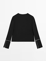 Flowing shirt with contrast topstitching