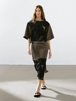 Flowing blouse with contrasting ribbons