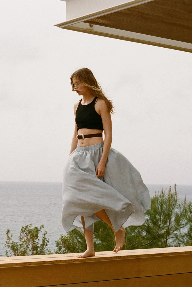 VOLUMINOUS FLOWY MIDI SKIRT