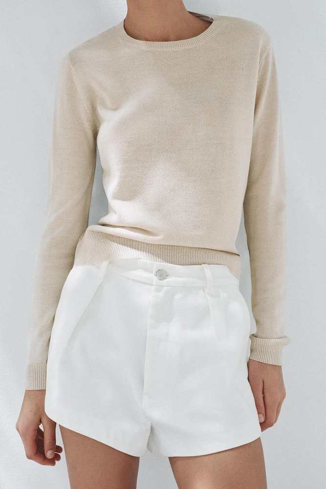 PULL EN MAILLE UNIE AVEC LAINE