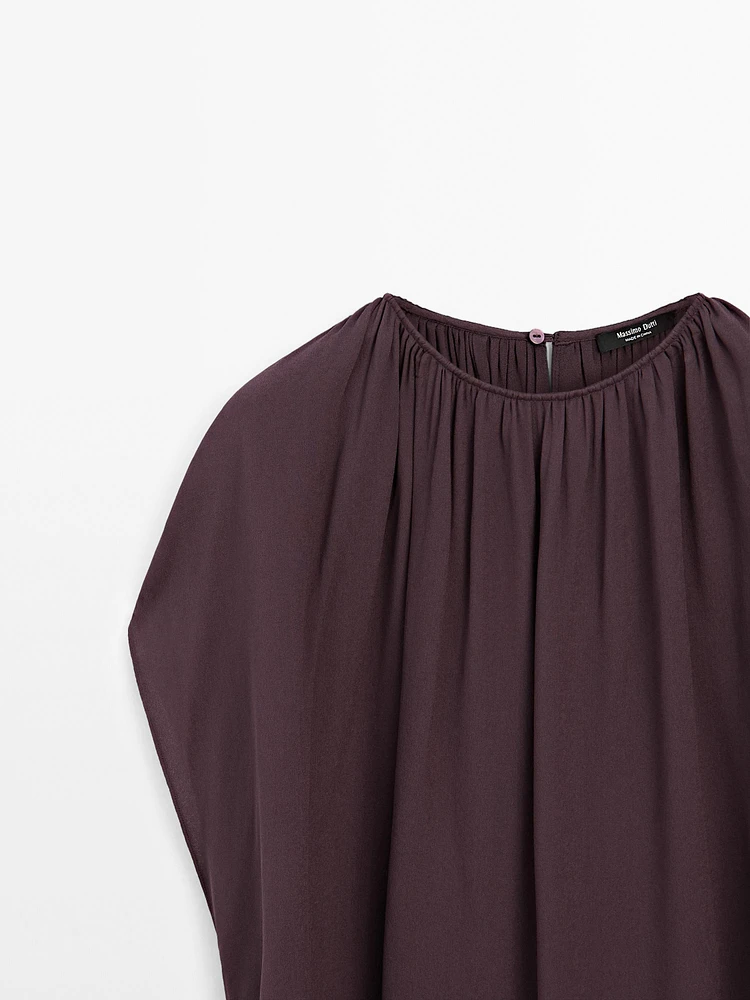 Short double-layer cape