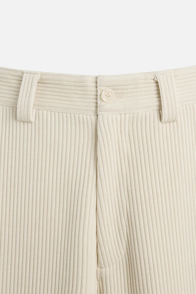 PANTALON COUPE LARGE EN VELOURS CÔTELÉ
