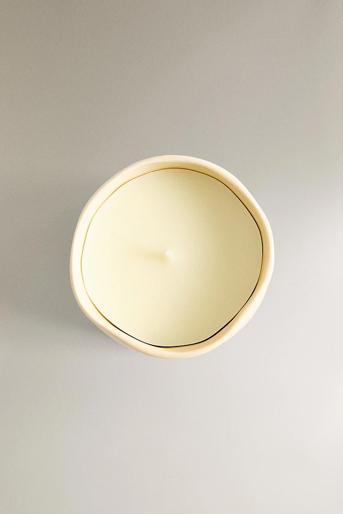 (150 G) WHITE PETALS SCENTED CANDLE