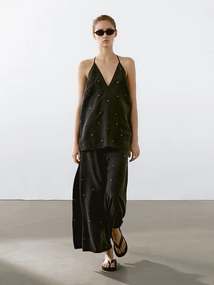 Flowing top with eyelets