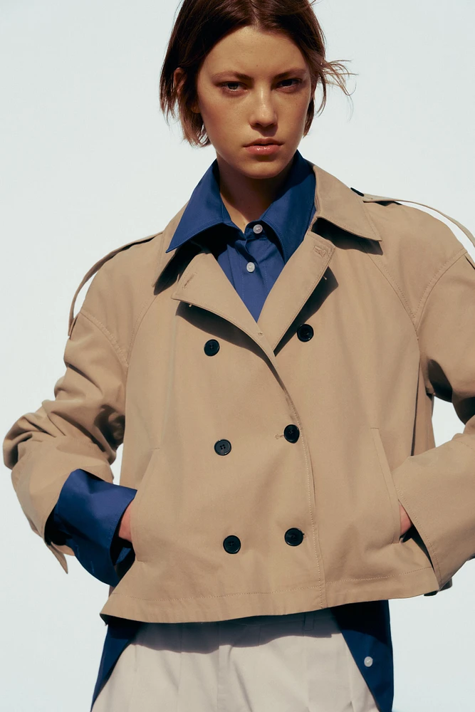 SHORT CAPE TRENCH COAT