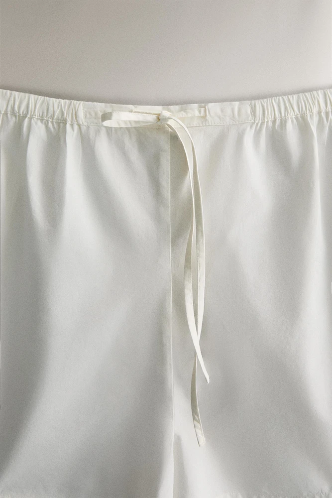 SHORT FRONCÉ ET DENTELLE