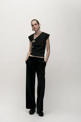 KNIT TOP WITH GOLDEN APPLIQUÉ