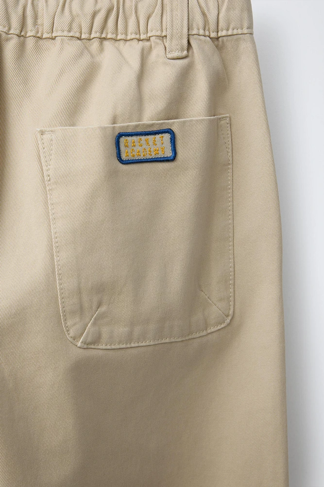 PANTALON COUPE CAROTTE À POCHES