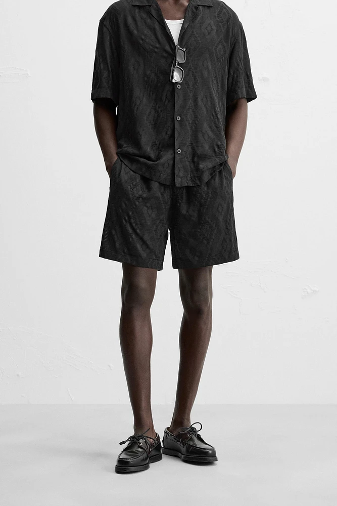 SHORT EN JACQUARD GÉOMÉTRIQUE