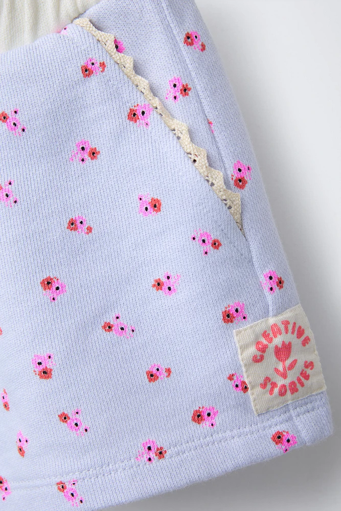 SHORT À FLEURS EN DENTELLE