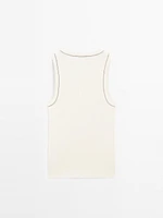 100% cotton T-shirt with contrast detail
