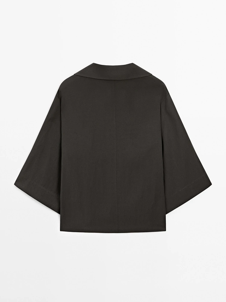 Flowing shirt with polo collar