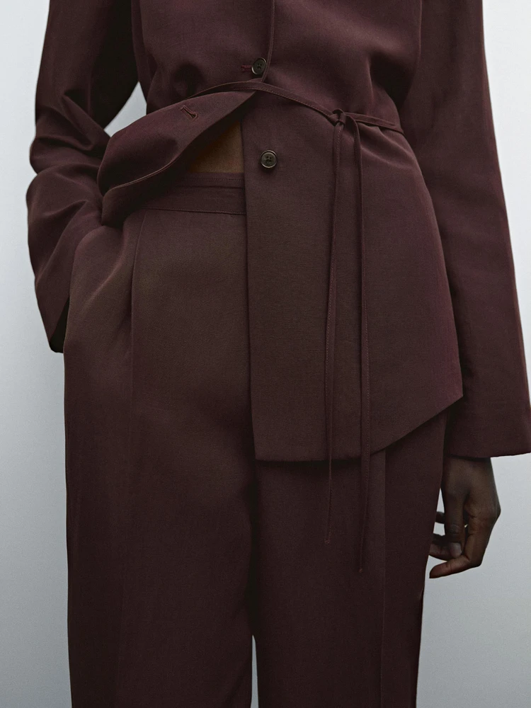 Flowing trousers with darts and thin waistband