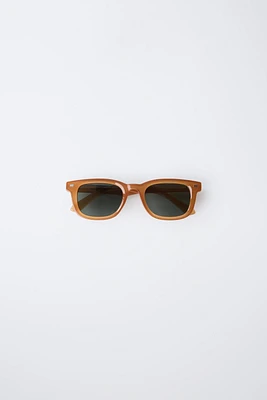 LUNETTES DE SOLEIL CARRÉES MONTURE TRANSLUCIDE