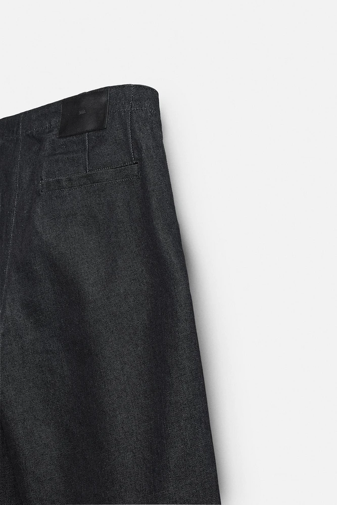 PLEATED WIDE LEG BERMUDA SHORTS
