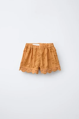 EMBROIDERED LEAF CROCHET SHORTS