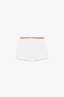 SHORT À PINCES ET CEINTURE