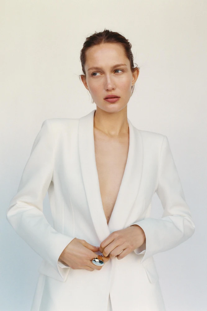 FITTED SHOULDER PAD BLAZER
