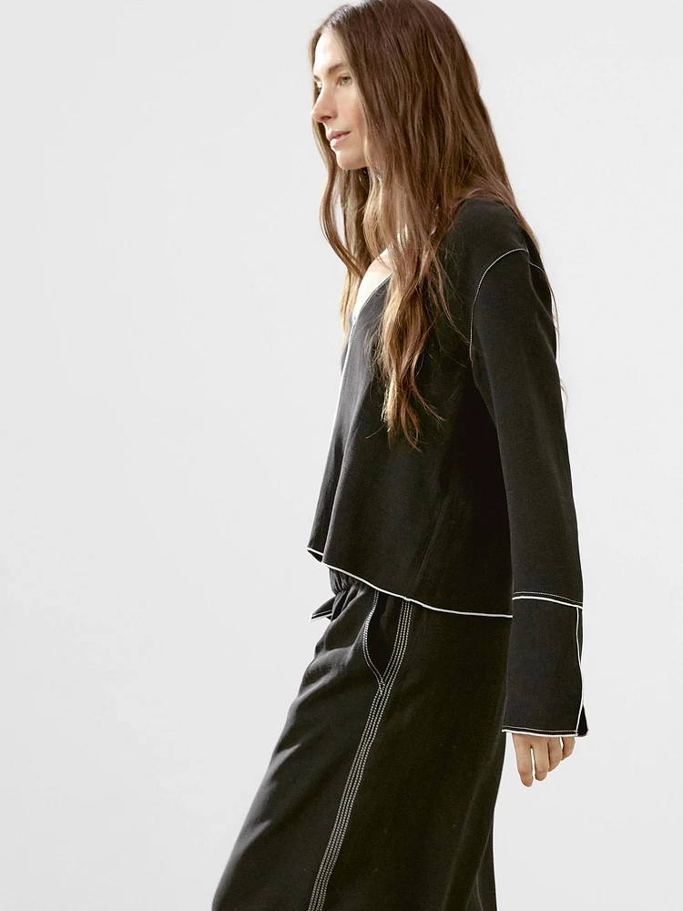 Flowing shirt with contrast topstitching