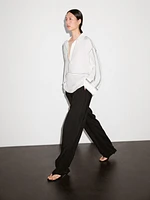 Loose-fitting blouse with contrast details