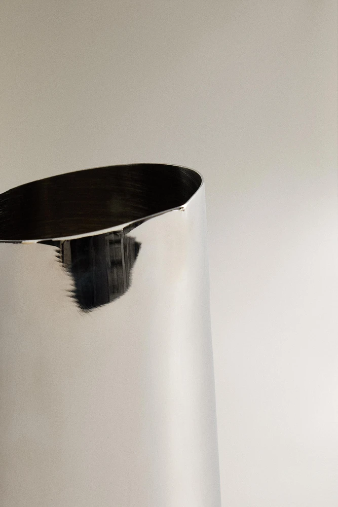 METAL VASE