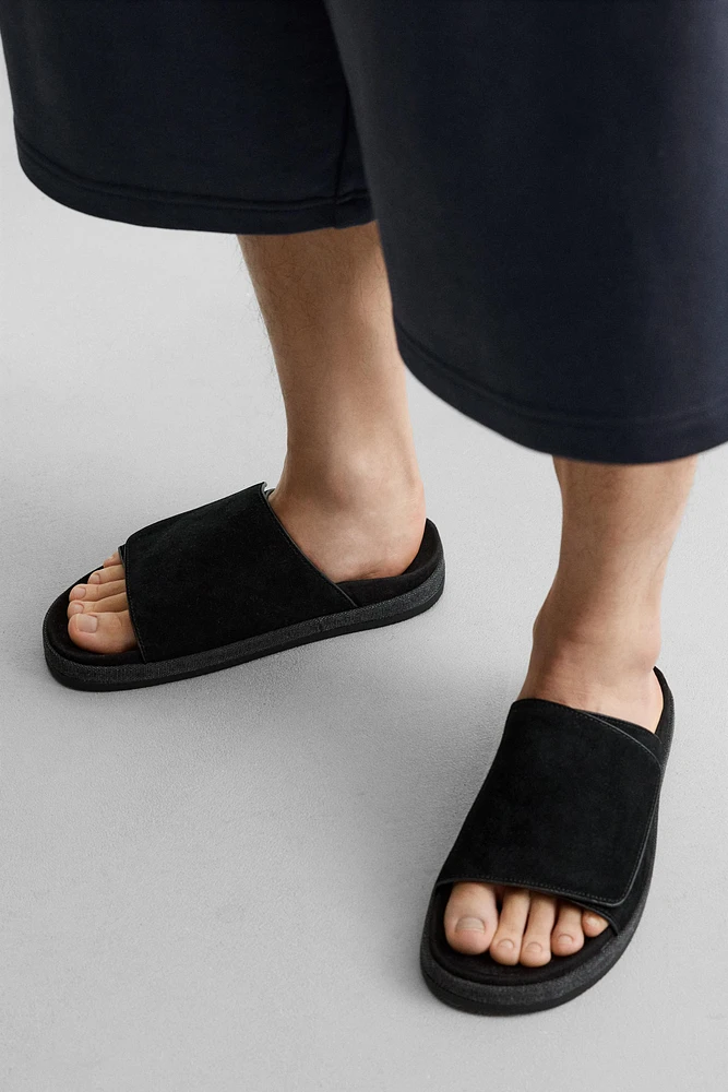SANDALES EN CUIR