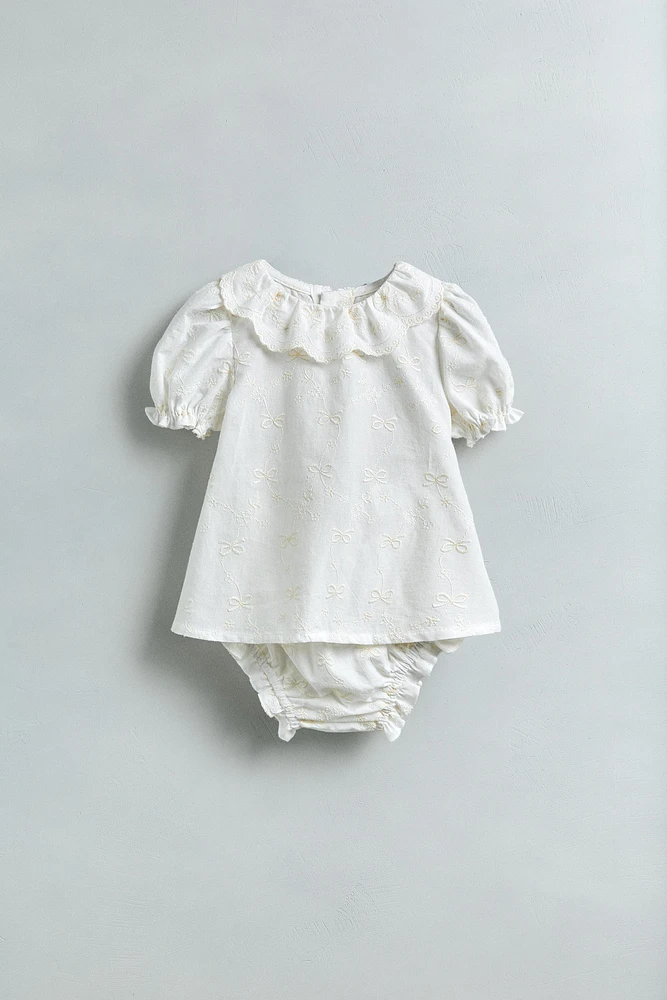 BLOUSE ET CULOTTE BRODÉES À NŒUDS