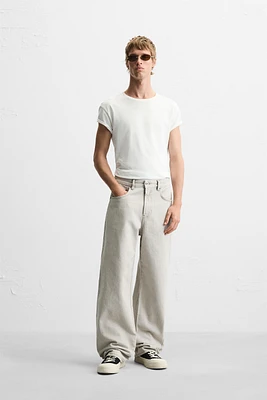 JEAN BAGGY À COUTURES ASYMÉTRIQUES