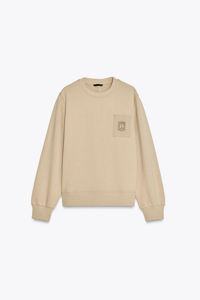 BROOCH SWEATSHIRT