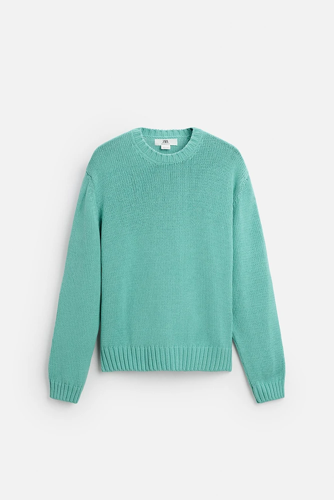 Relaxed fit cotton blend sweater. Round neck and long sleeves. Rib trim.