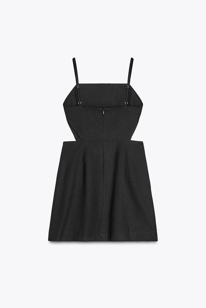 ROBE COURTE CUT OUT