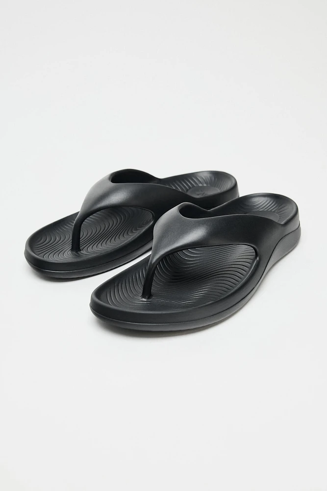 THONG SANDALS