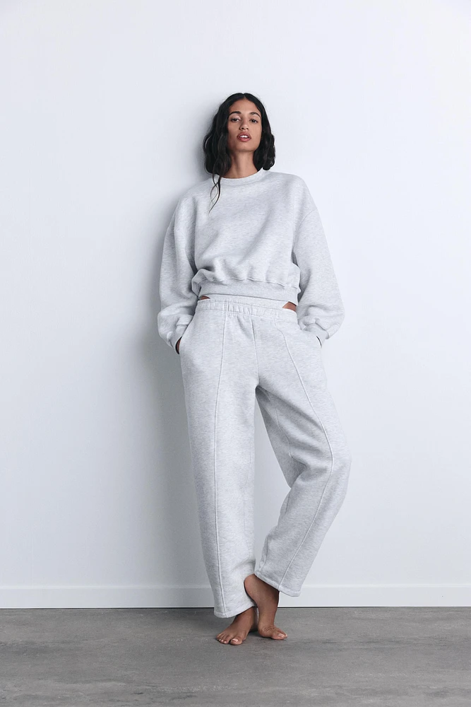 BASIC PLUSH SWEATSHIRT