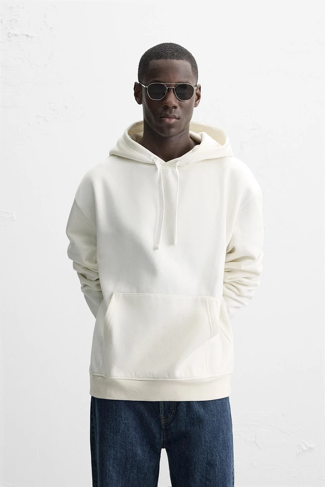 SWEAT BASIQUE À CAPUCHE