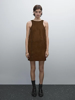 Robe courte en cuir effet daim