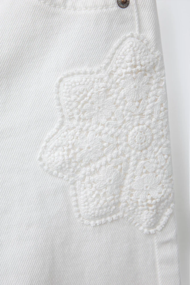 PANTALON DROIT SERGÉ FLEUR CROCHET