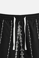 CONTRAST EMBROIDERY SHORTS