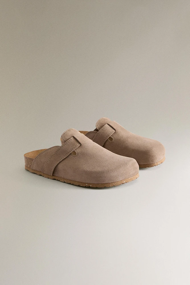 LEATHER CLOGS WITH STRAP