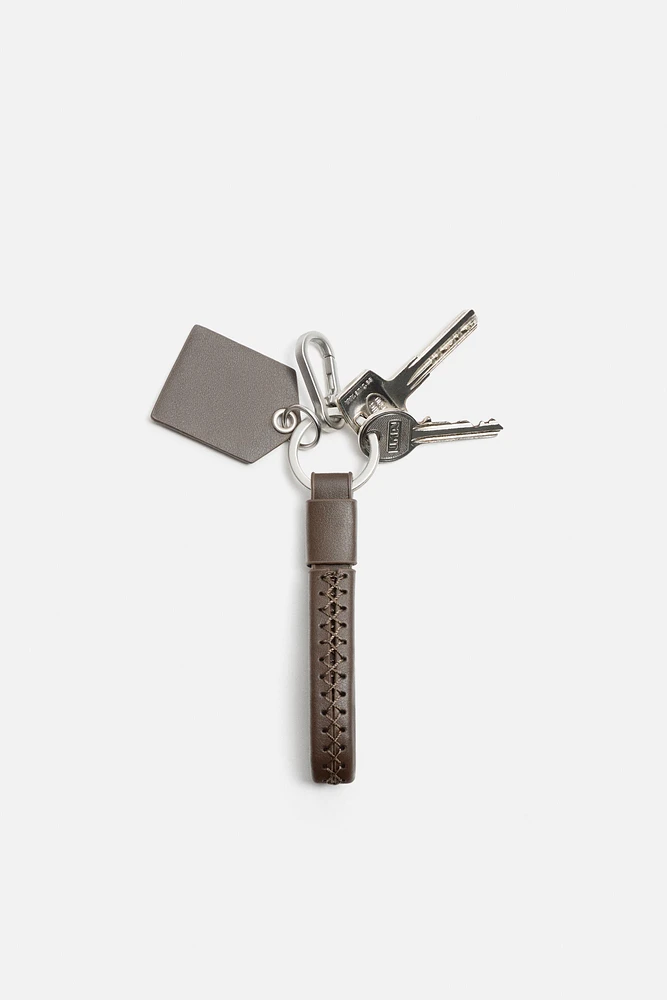 PORTE-CLÉS À SURPIQÛRES