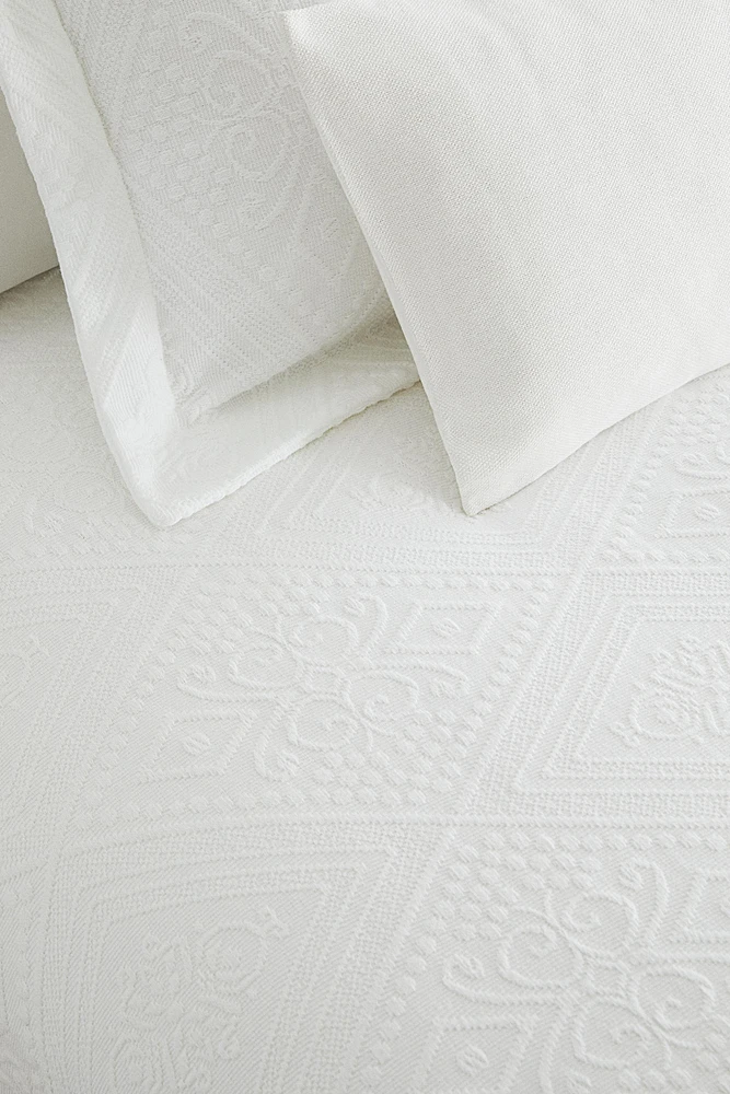 COTTON BEDSPREAD WITH A GEOMETRIC DESIGN