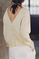 PULL EN MAILLE À BOUTONS