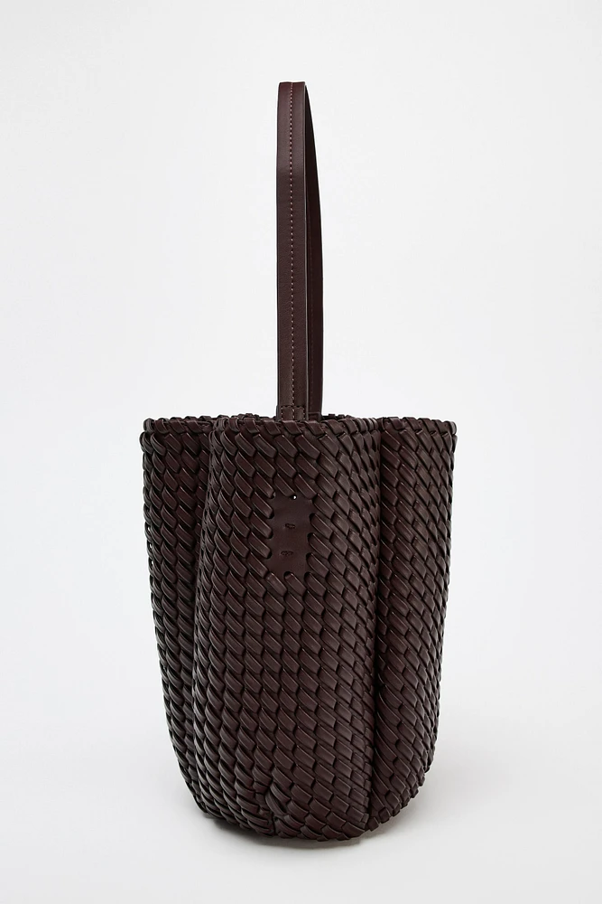WOVEN EFFECT BUCKET BAG