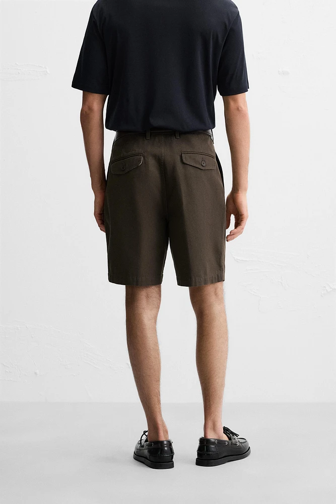 BERMUDA REGULAR FIT À PLIS