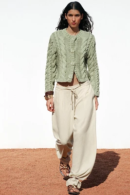 GILET EN MAILLE À BOUTONS FLEUR