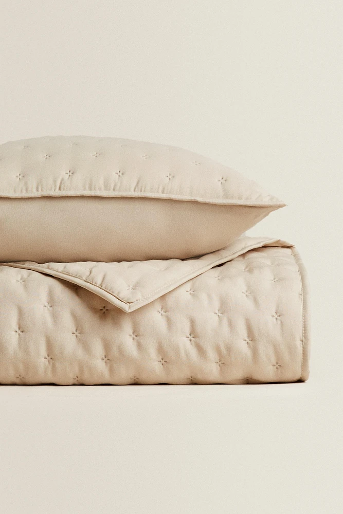 QUILTED QUILT WITH DOTS