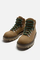 BOTTES À LACETS