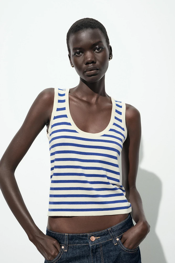 TOP EN MAILLE À RAYURES