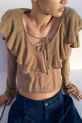 RUFFLED KNIT TOP