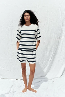 PLEATED STRIPED SHORTS