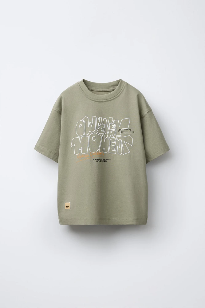 T-SHIRT IMPRIMÉ GRAFFITI